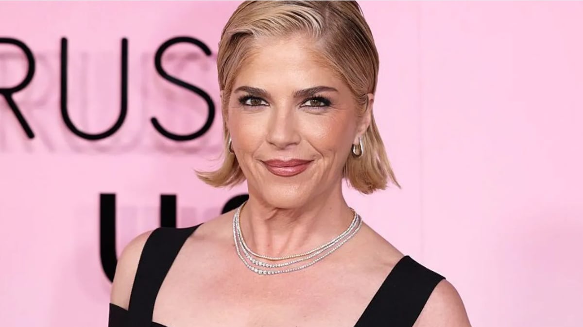La actriz estadounidense Selma Blair es acusada de agresión tras un incidente con las azafatas durante un vuelo