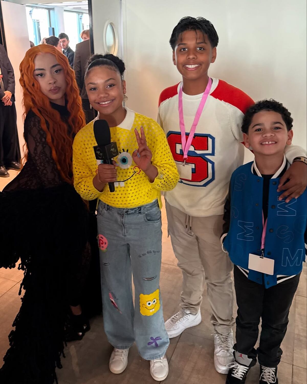 Jazzy, la mini reportera panameña, en cobertura de la Semana de la moda de París