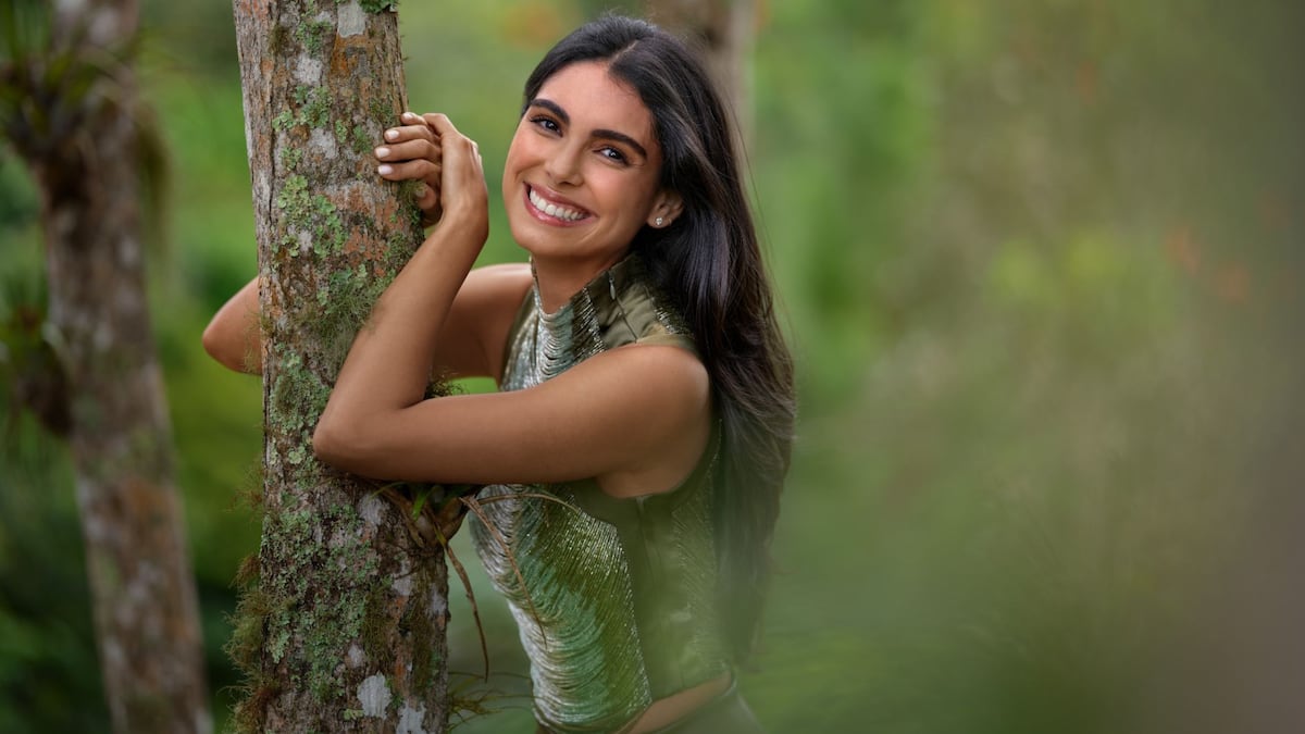 La cantautora panameña Liz Grimaldo revela su compromiso con su pareja Javier Fossas