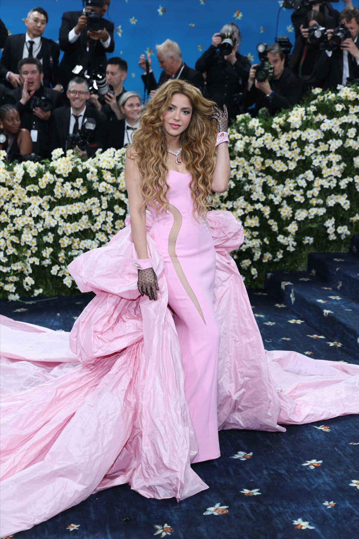 Shakira, de rosado chicle en la Met gala
