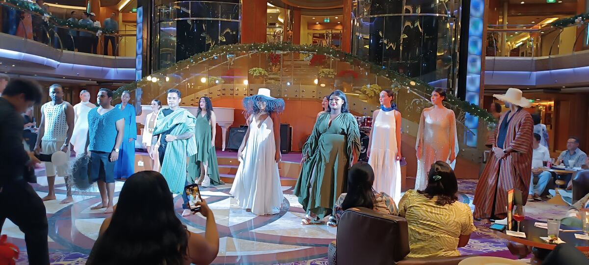 Un desfile de moda para celebrar la llegada de un crucero a Panamá