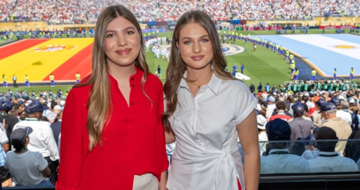 Los looks coordinados de la princesa Leonor y la infanta Sofía en el partido de España vs Argentina en la final del Mundial