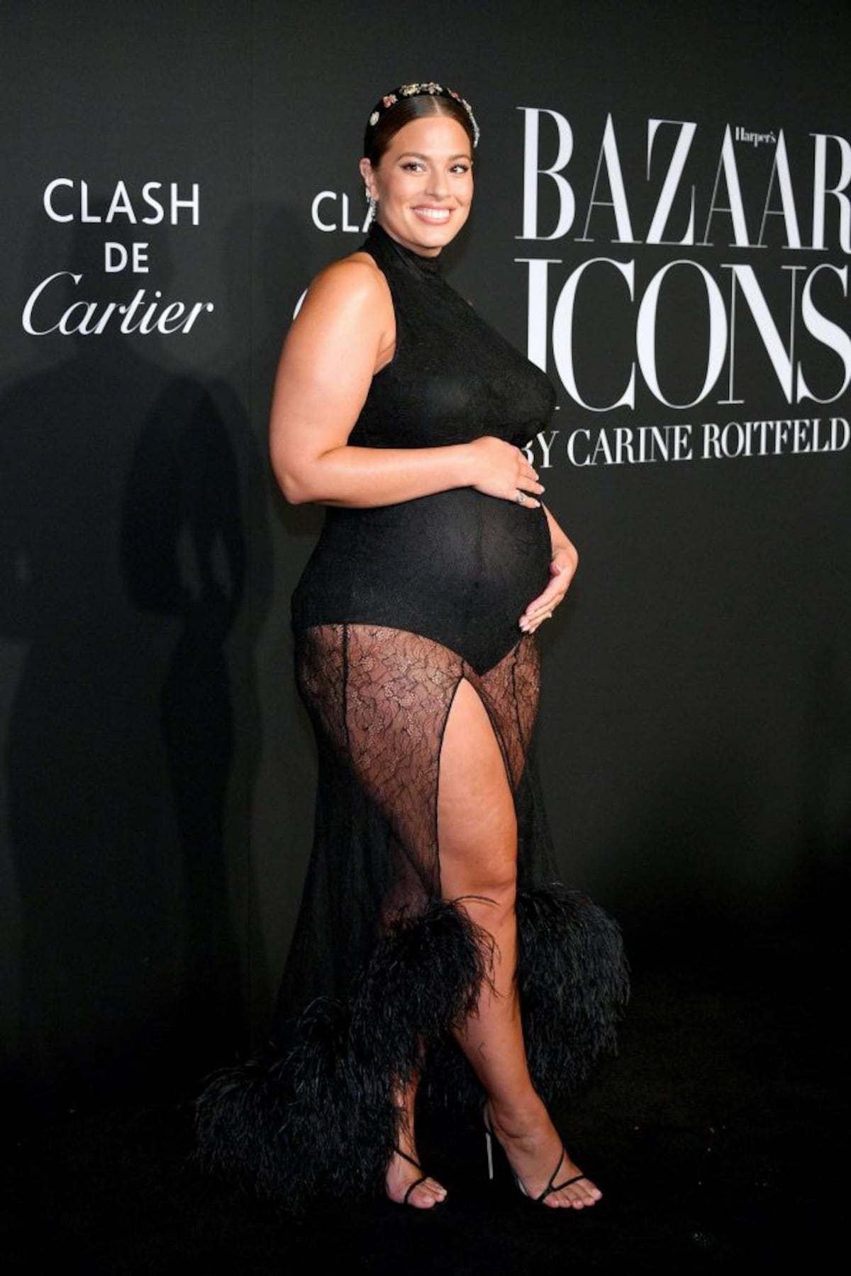 Ashley Graham y su estilo maternal con látex y transparencias