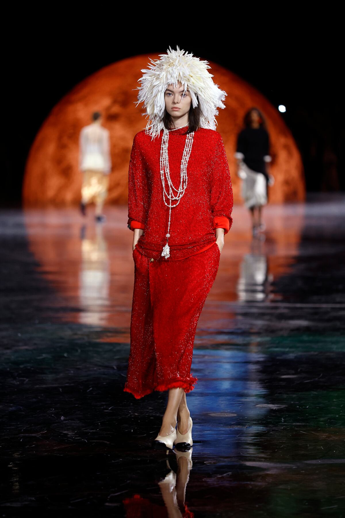 Chanel inaugura en París la era de Matthieu Blazy con una moda de aplauso