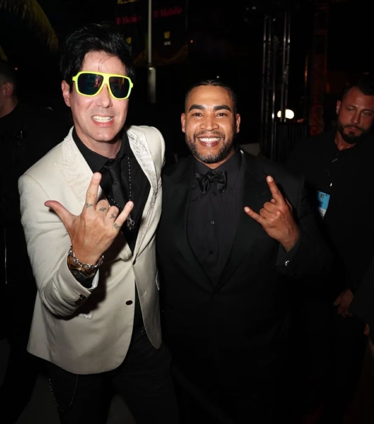 Emilio Regueira y su ‘blazer’ con trabajo de mola que lució en Premios Lo Nuestro