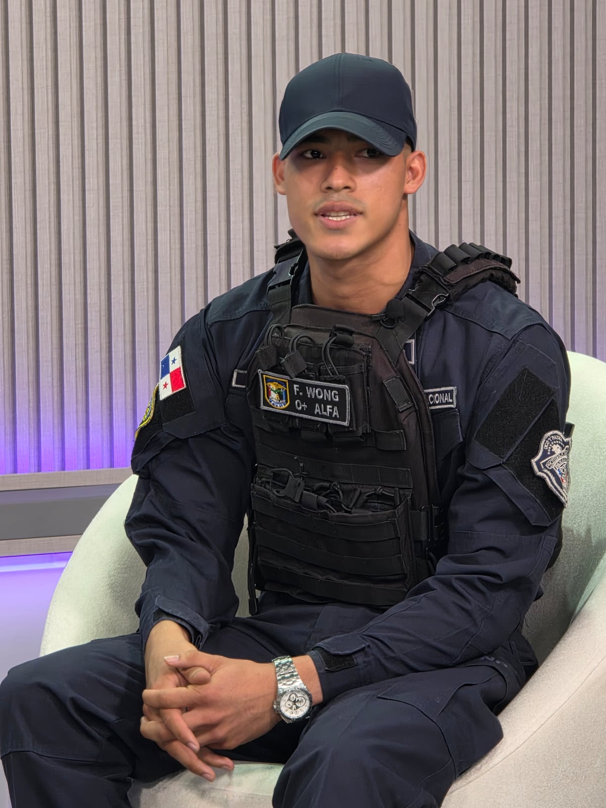 FOTOS: Así recibimos al agente F. Wong de la Policía Nacional en los estudios de ELLAS