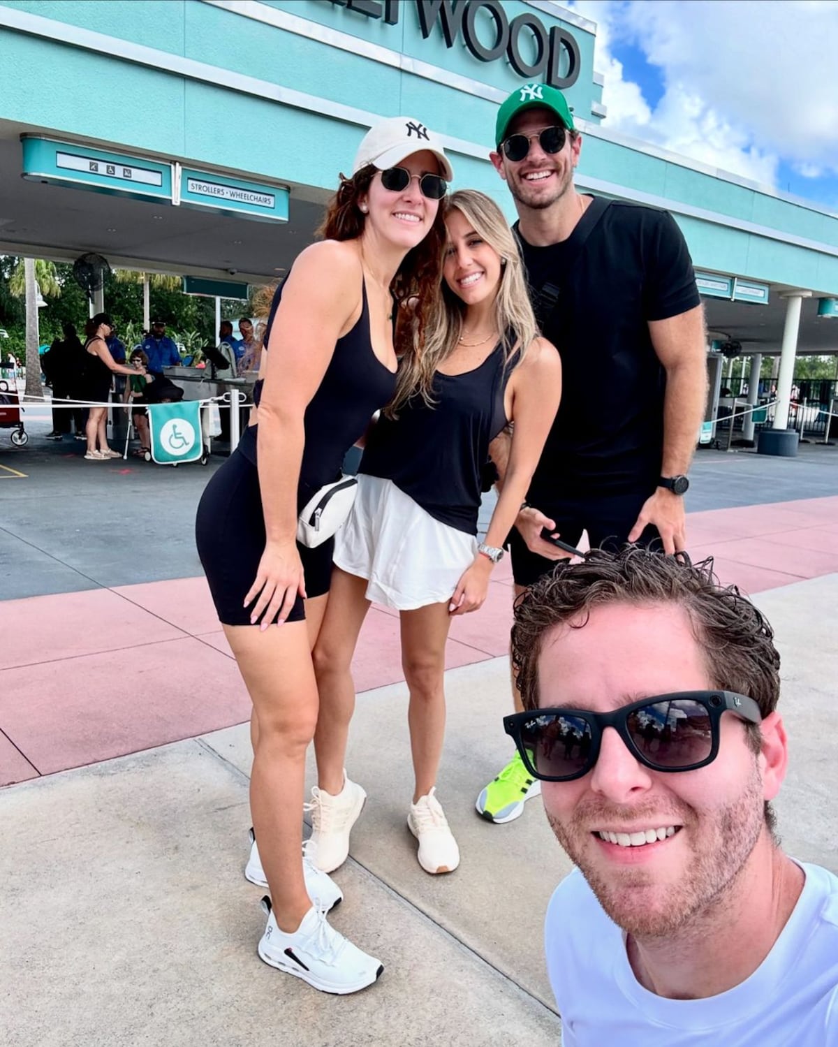 El alcalde Mayer Mizrachi y Valeria Mangravita, juntos de paseo en Orlando