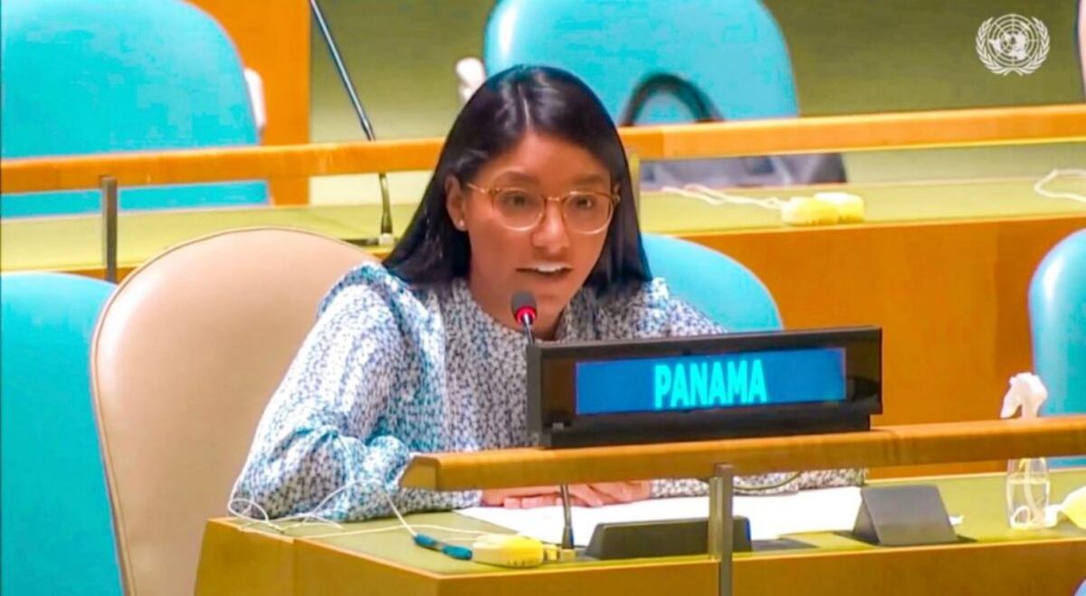 Tres líderes panameñas después del Concurso Nacional de Oratoria