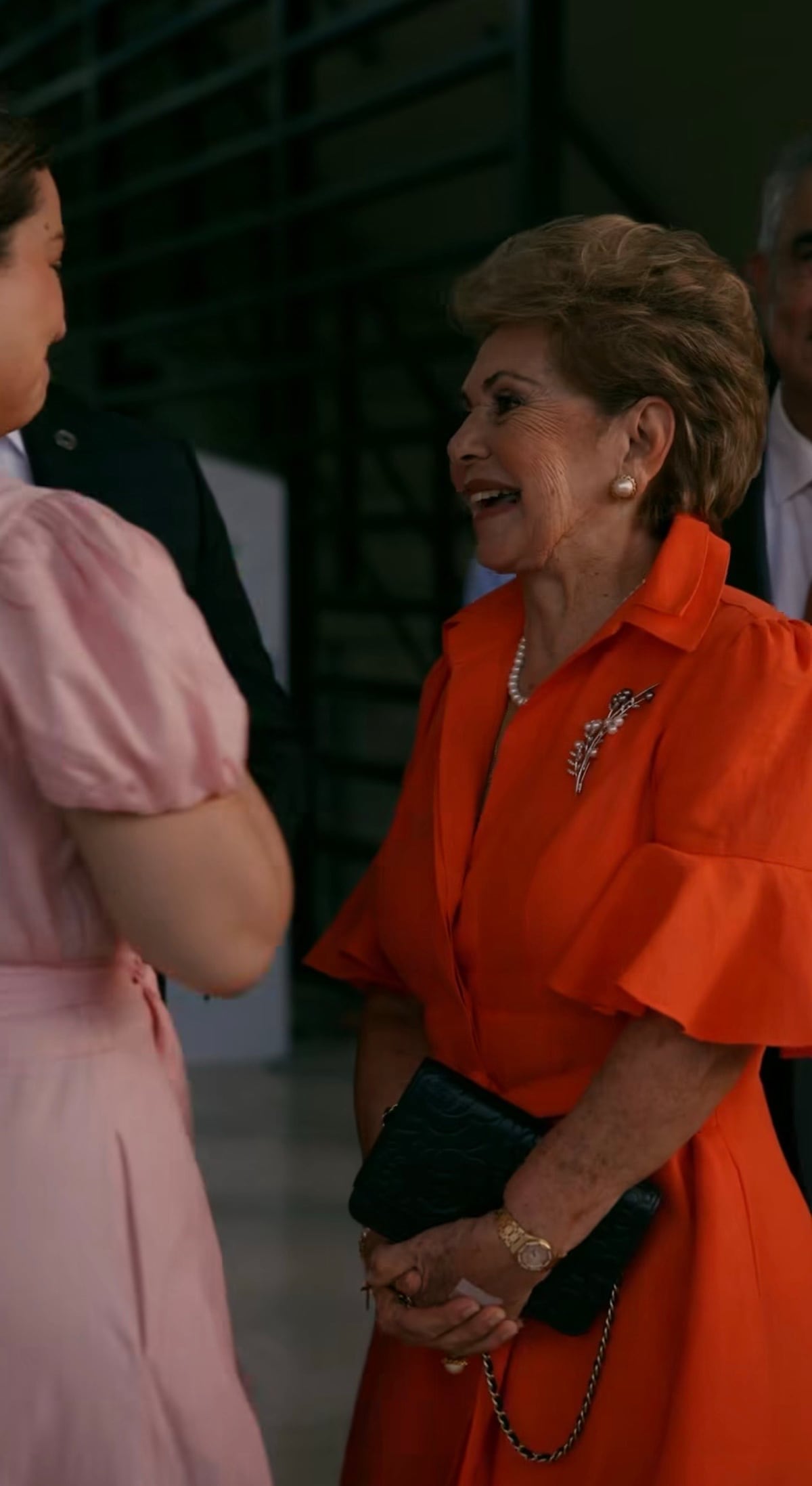 Hecho en Colombia: El vestido naranja de lino de la ex presidenta Mireya Moscoso para el estreno de su documental