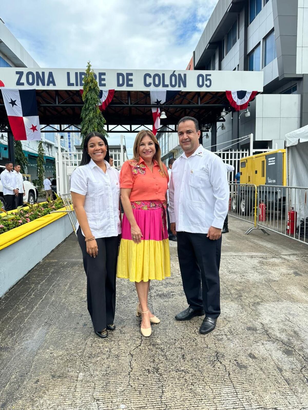 La Primera Dama Maricel Cohen de Mulino luce en Colón un diseño de Edda González