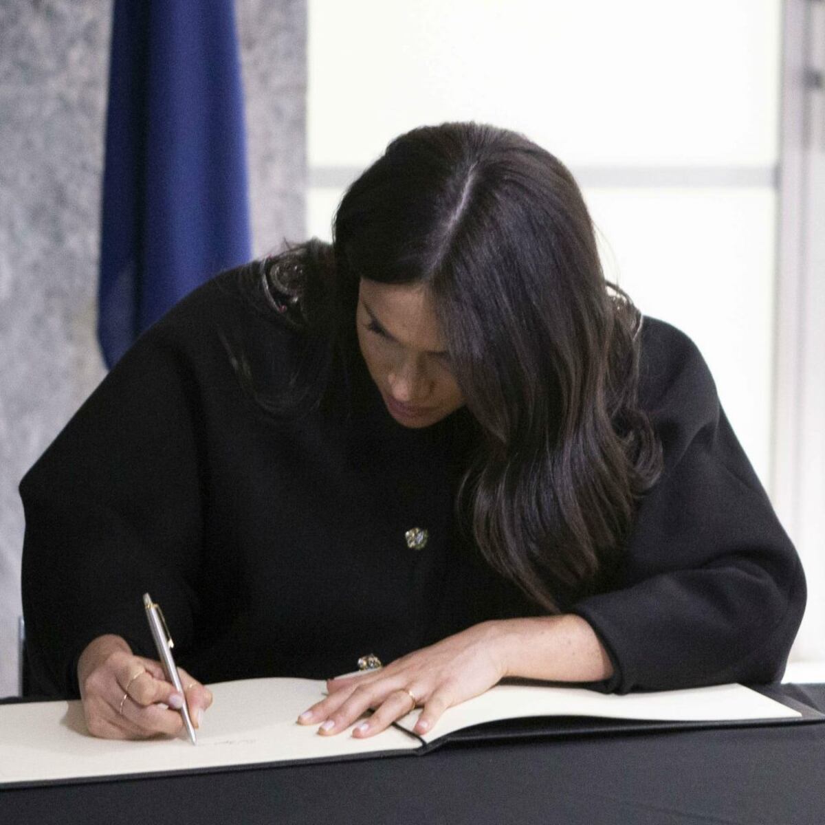 Meghan ya no usa su anillo de compromiso