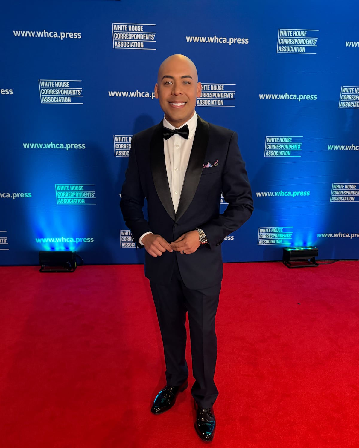 El periodista panameño Edwin Pitti y su ‘look’ de Roberto Cavalli y Jean Decort para la Cena de Corresponsales de la Casa Blanca 