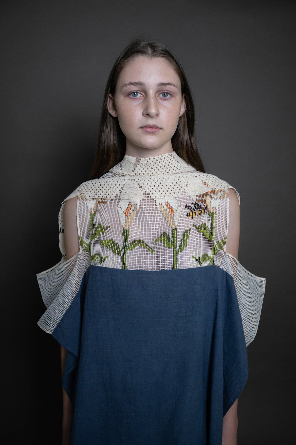 La estudiante veragüense Esther Rodríguez, ganadora del concurso de diseño de moda de Panamá Fashion Week 2025