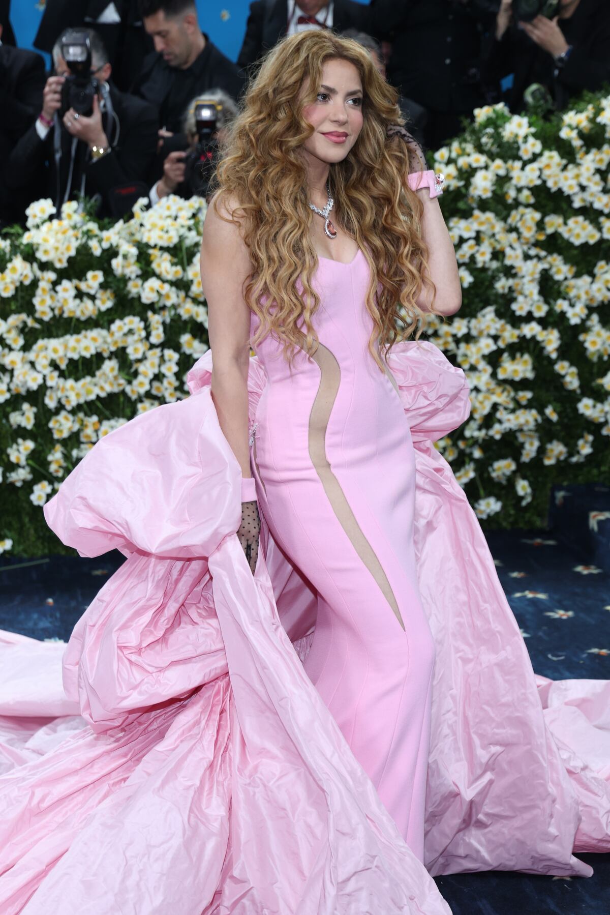 Shakira, de rosado chicle en la Met gala
