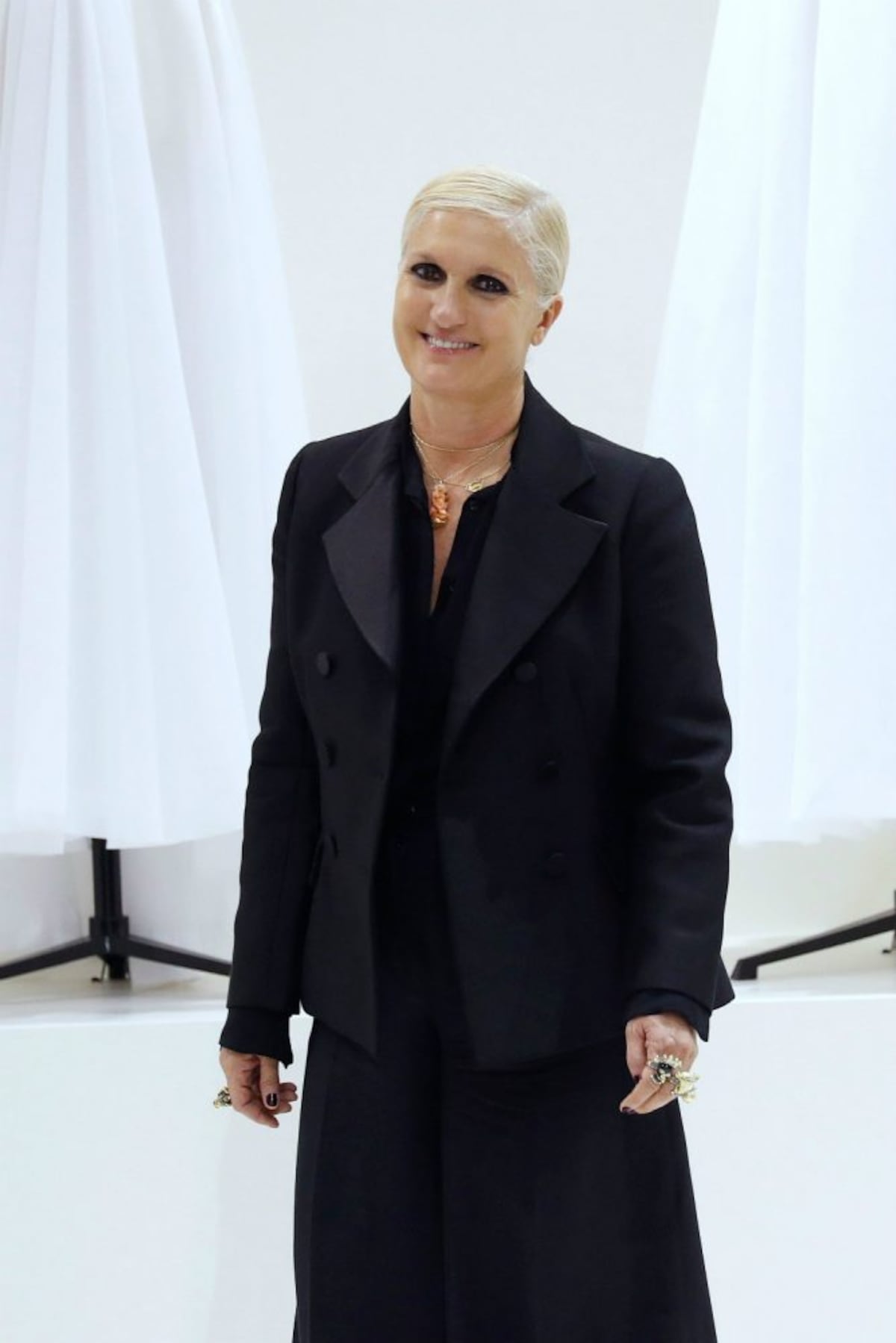 Dior reivindica el saber hacer de la alta costura, “invisible” en Instagram