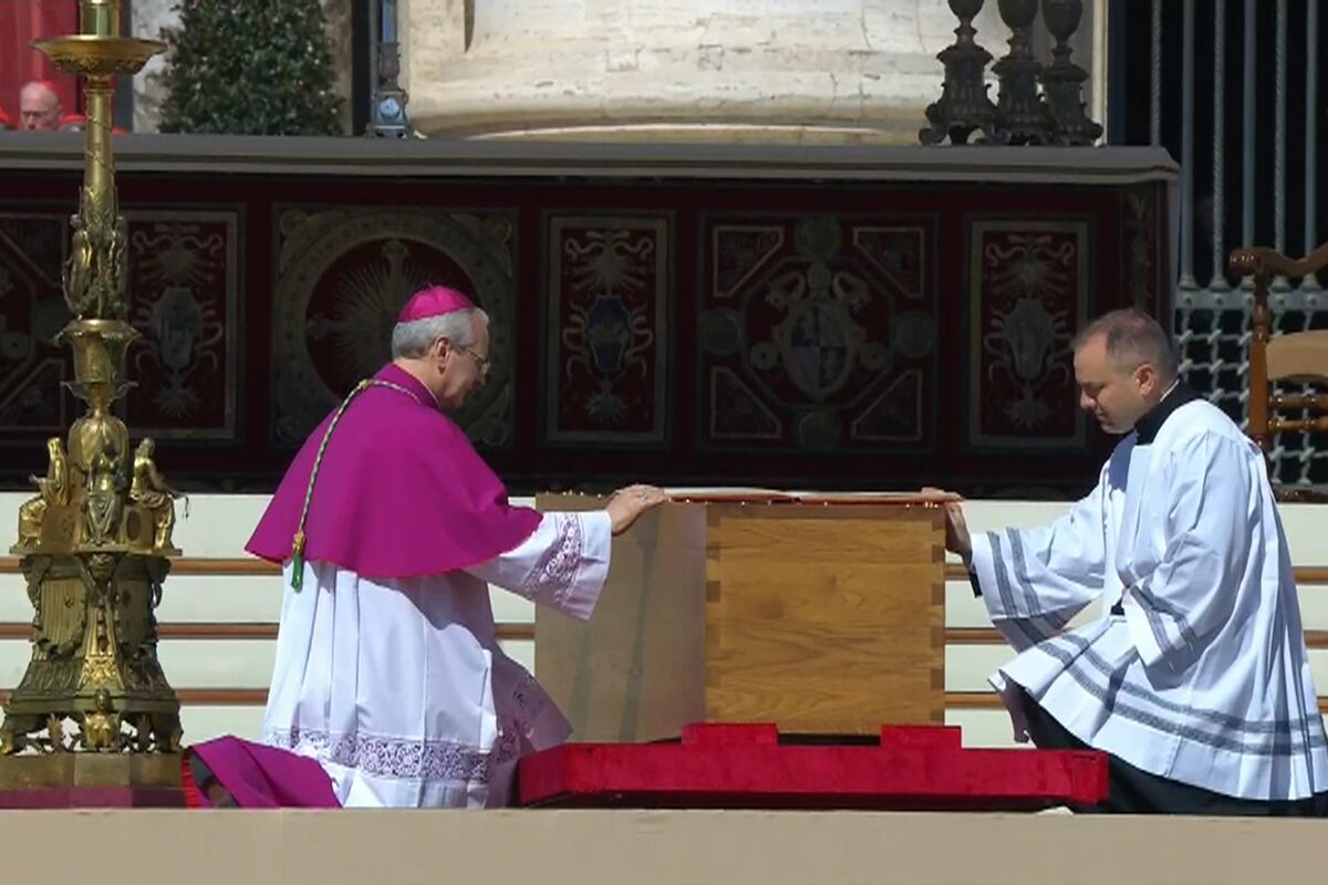 El funeral de Francisco, entre los poderosos y los últimos del mundo
