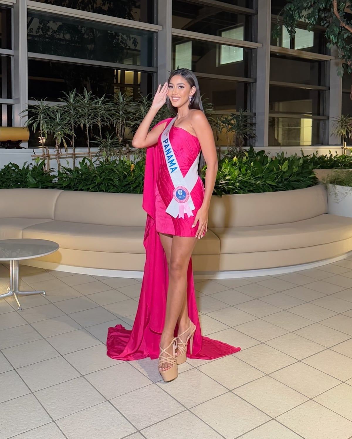 Diseñadores nacionales e internacionales detrás de los vestidos de Liliam Ashby Barrera en Miss International 2024