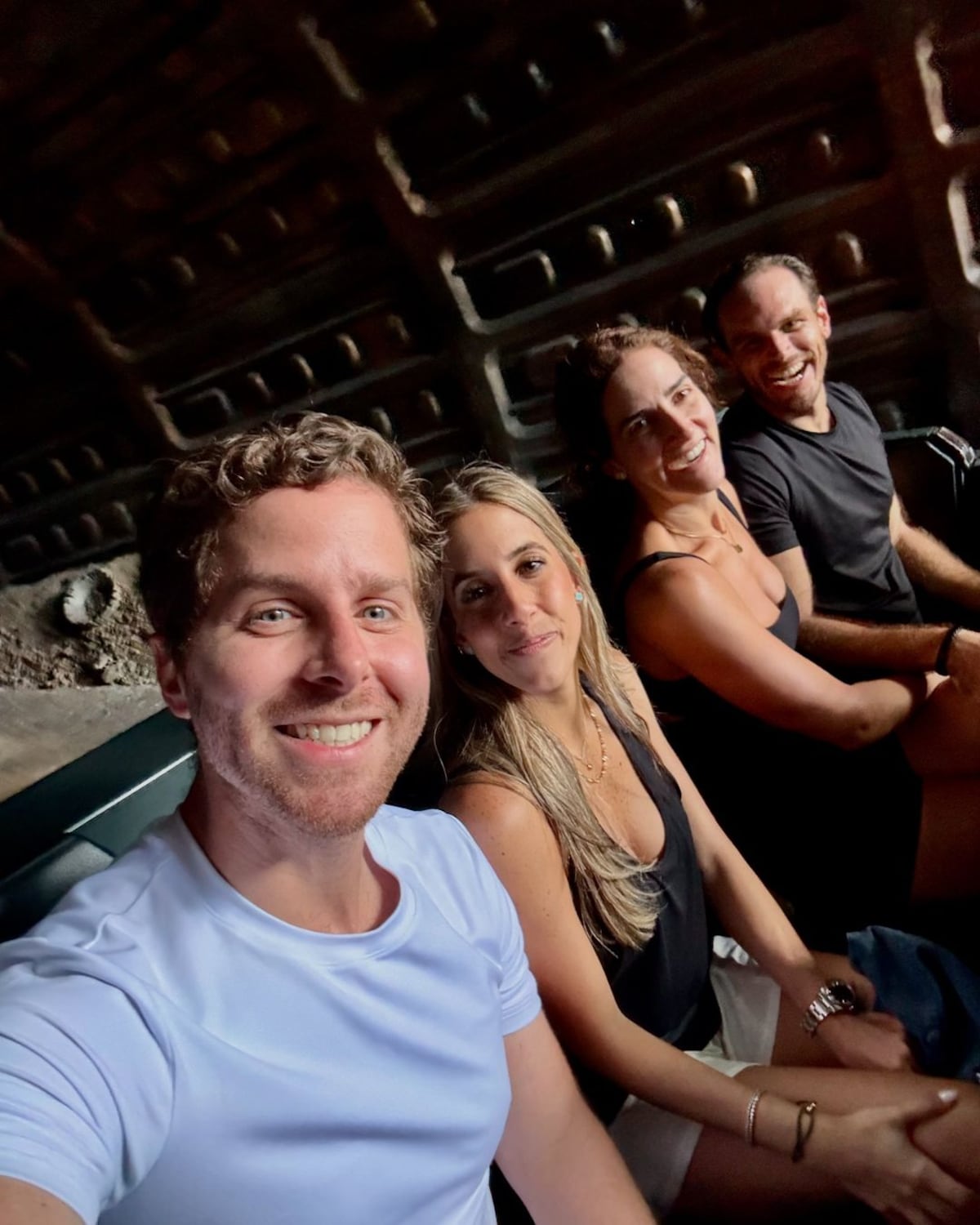 El alcalde Mayer Mizrachi y Valeria Mangravita, juntos de paseo en Orlando