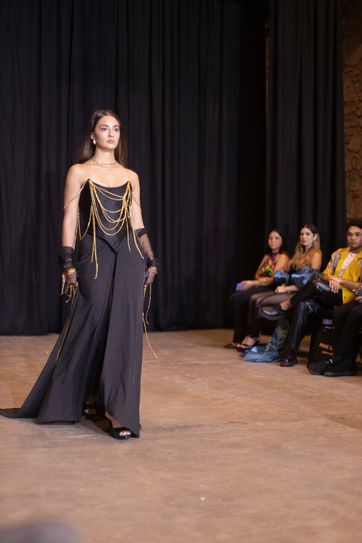 Estudiantes de Diseño de Moda de la Universidad de Panamá se toman La Manzana del Casco Antiguo