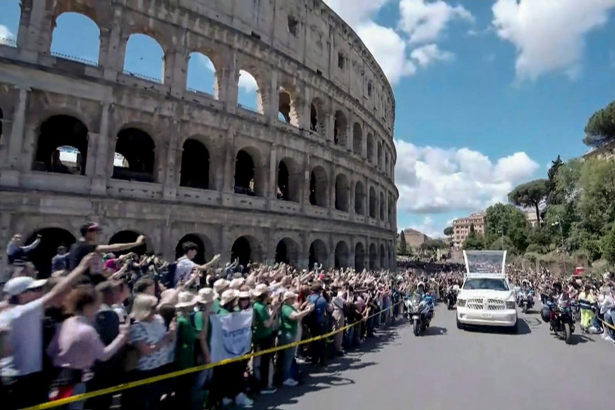 Roma brinda a Francisco un adiós multitudinario en su último viaje