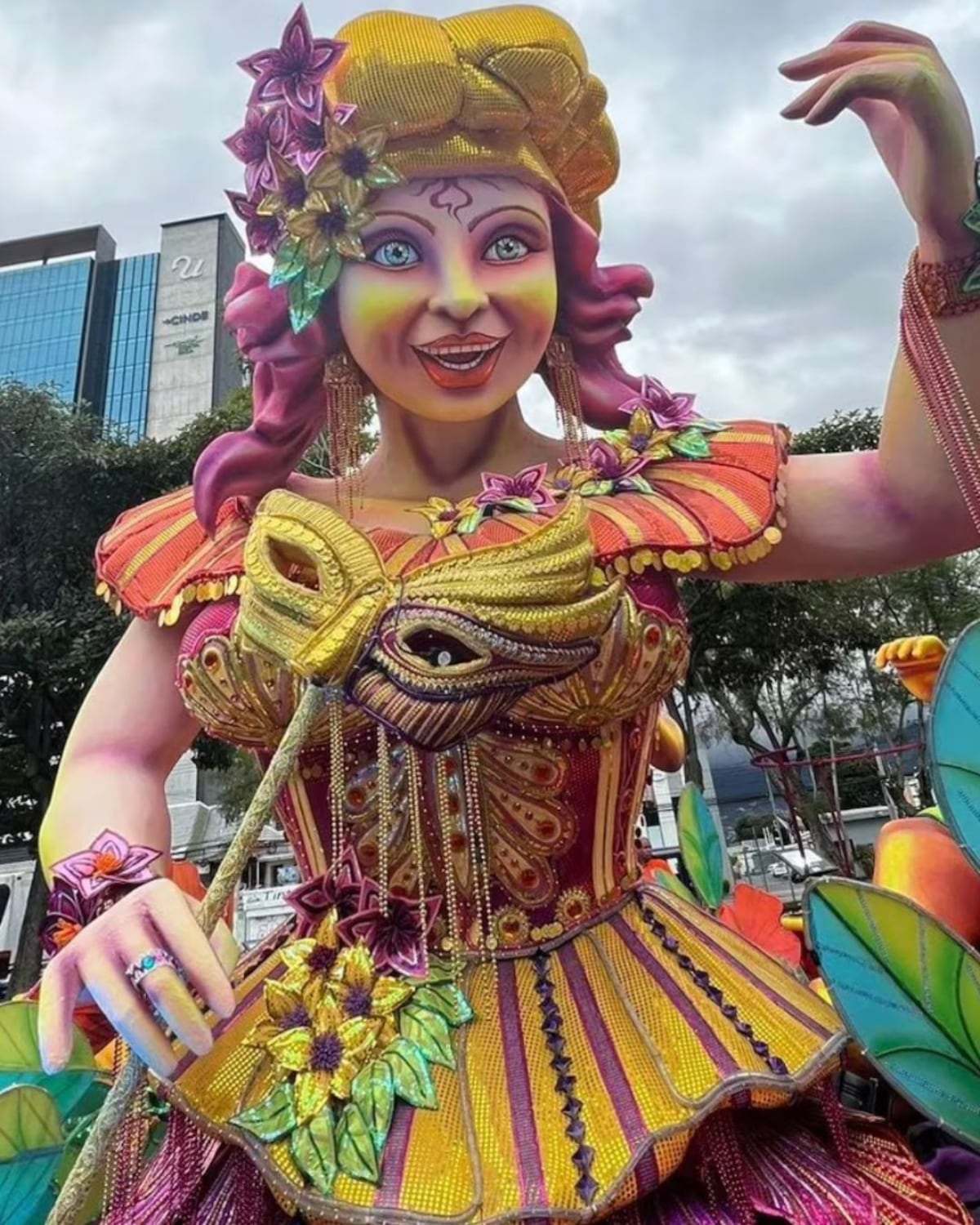 Horacio Prado, el diseñador de carros alegóricos y vestuarios para reinas del Carnaval