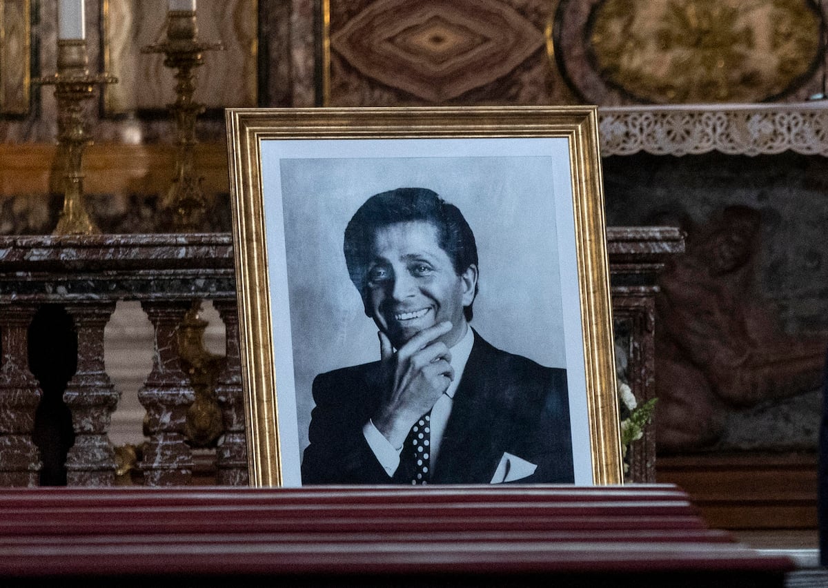 La moda, el cine y sus musas lloran al ‘grandioso Valentino’ en su último adiós en Roma