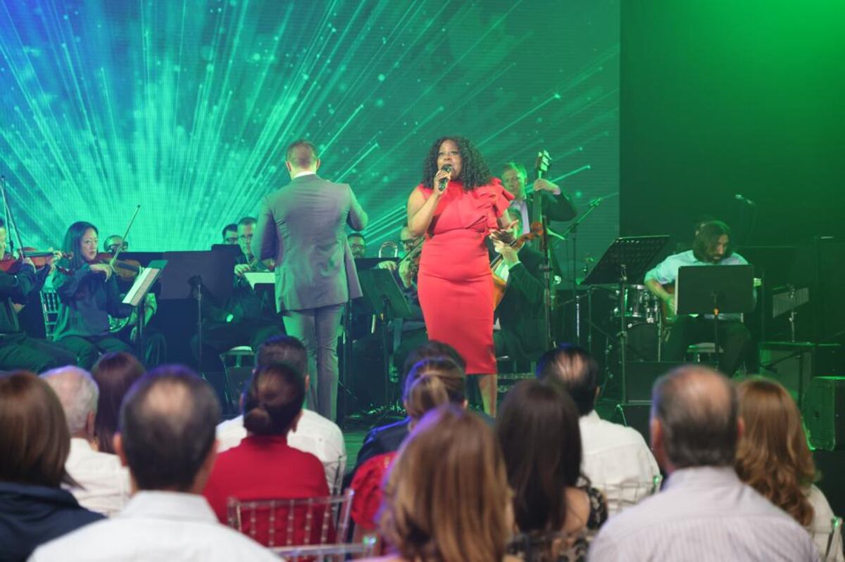 La cantante estadounidense Nova Payton deja un mensaje de amor para Panamá