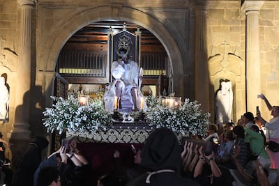 (Galería) Procesión de la Hermandad del Cristo Pobre en el Casco Antiguo