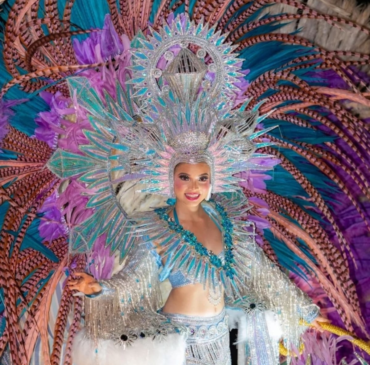 Fallece Cristo Athanasiadis, reconocido diseñador panameño de trajes de fantasía de Carnaval 