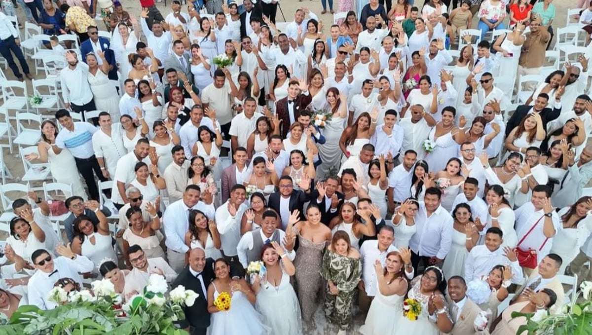 El vestido de la alcaldesa de Arraiján, Stefany Dayan Peñalba, para la primera boda de playa masiva en Veracruz