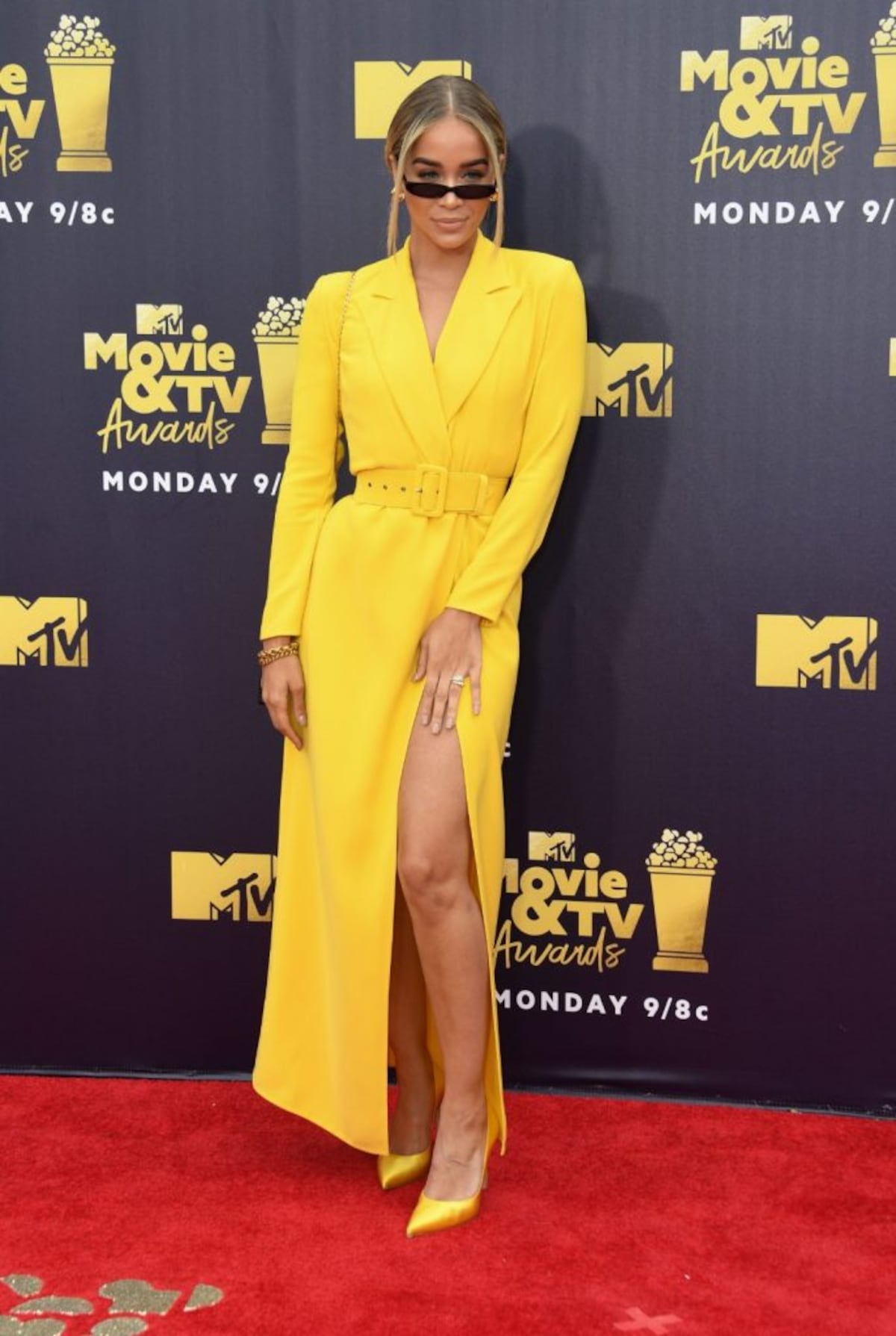 15 famosas de amarillo