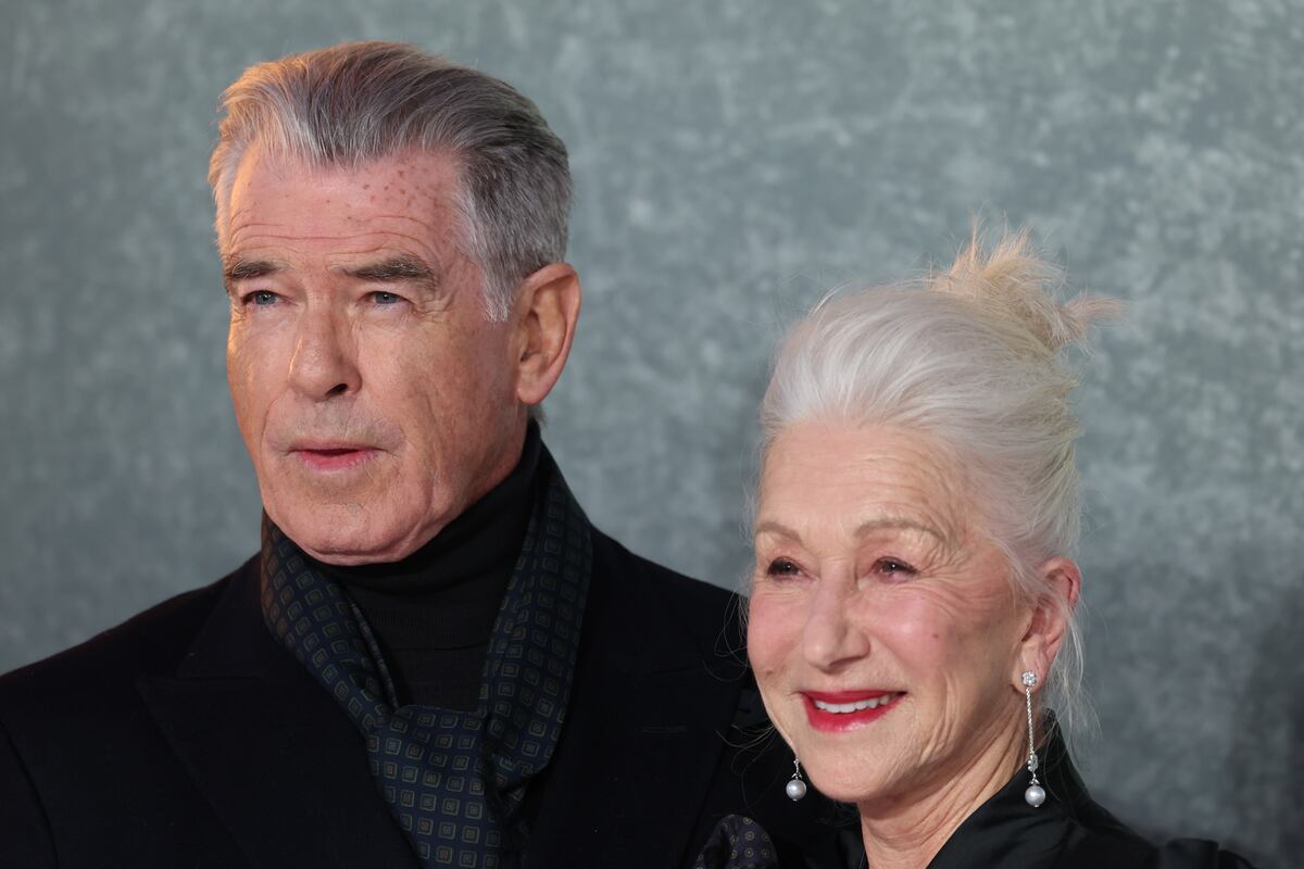 Reina del ‘punk’ refinado a los 79 años: el ‘look’ de Helen Mirren en una premiere en Londres