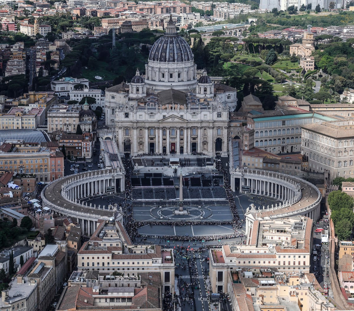 El poder y los pobres, los símbolos del funeral del papa Francisco