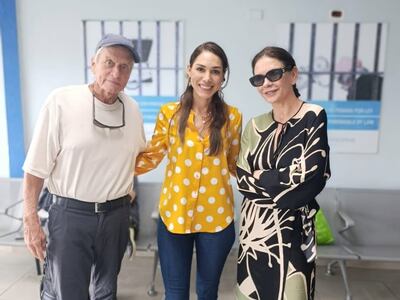 Los actores Michael Douglas y Catherine Zeta-Jones, de visita en Bocas del Toro