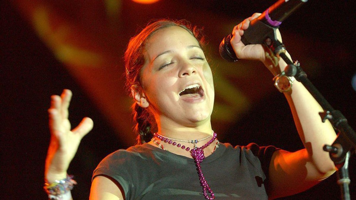 Cómo la patada de una yegua impulsó la carrera musical de la aclamada cantante mexicana Natalia Lafourcade