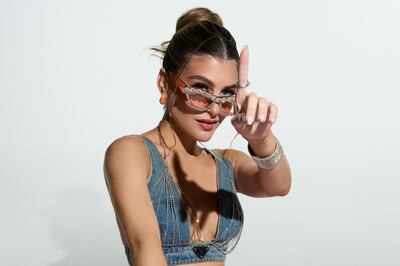 ‘Contigo o Sin Ti’, el debut como cantante de Caro Abadía