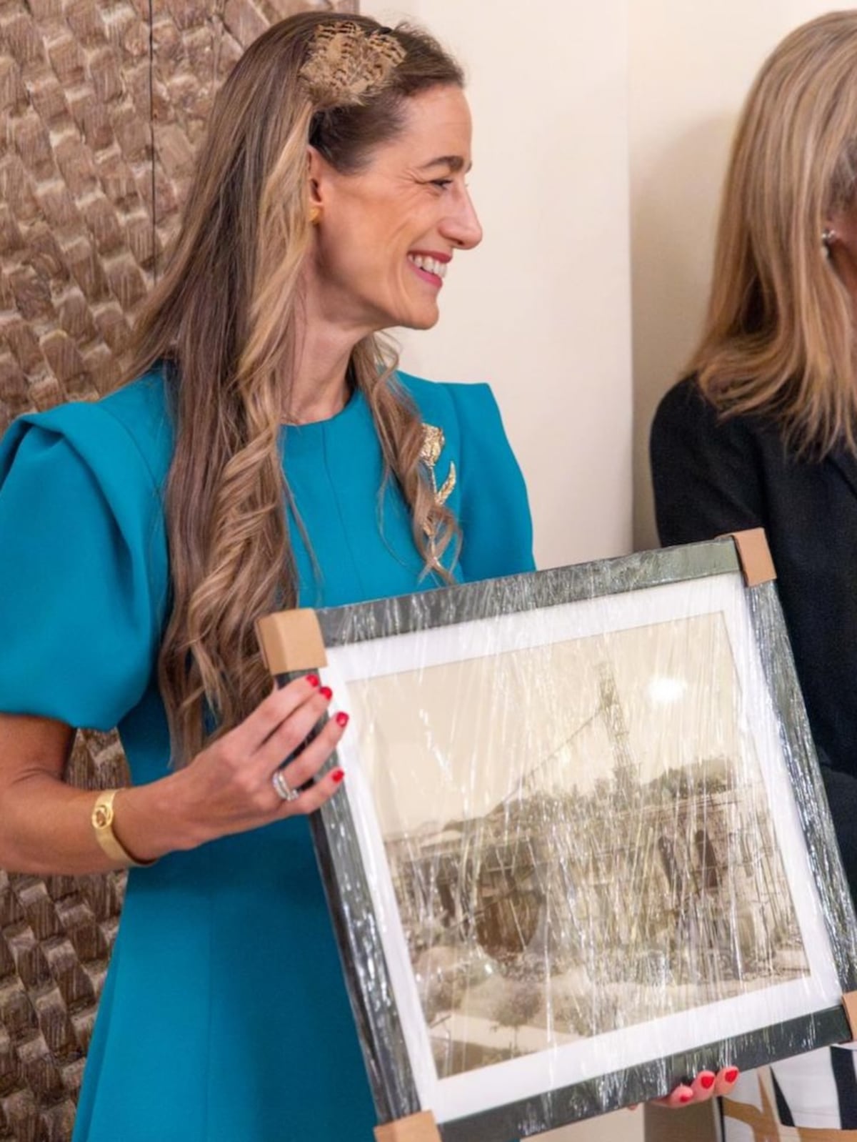 El vestido azul bordado que Maricel de Mulino llevó en la recepción de la infanta Elena en Panamá