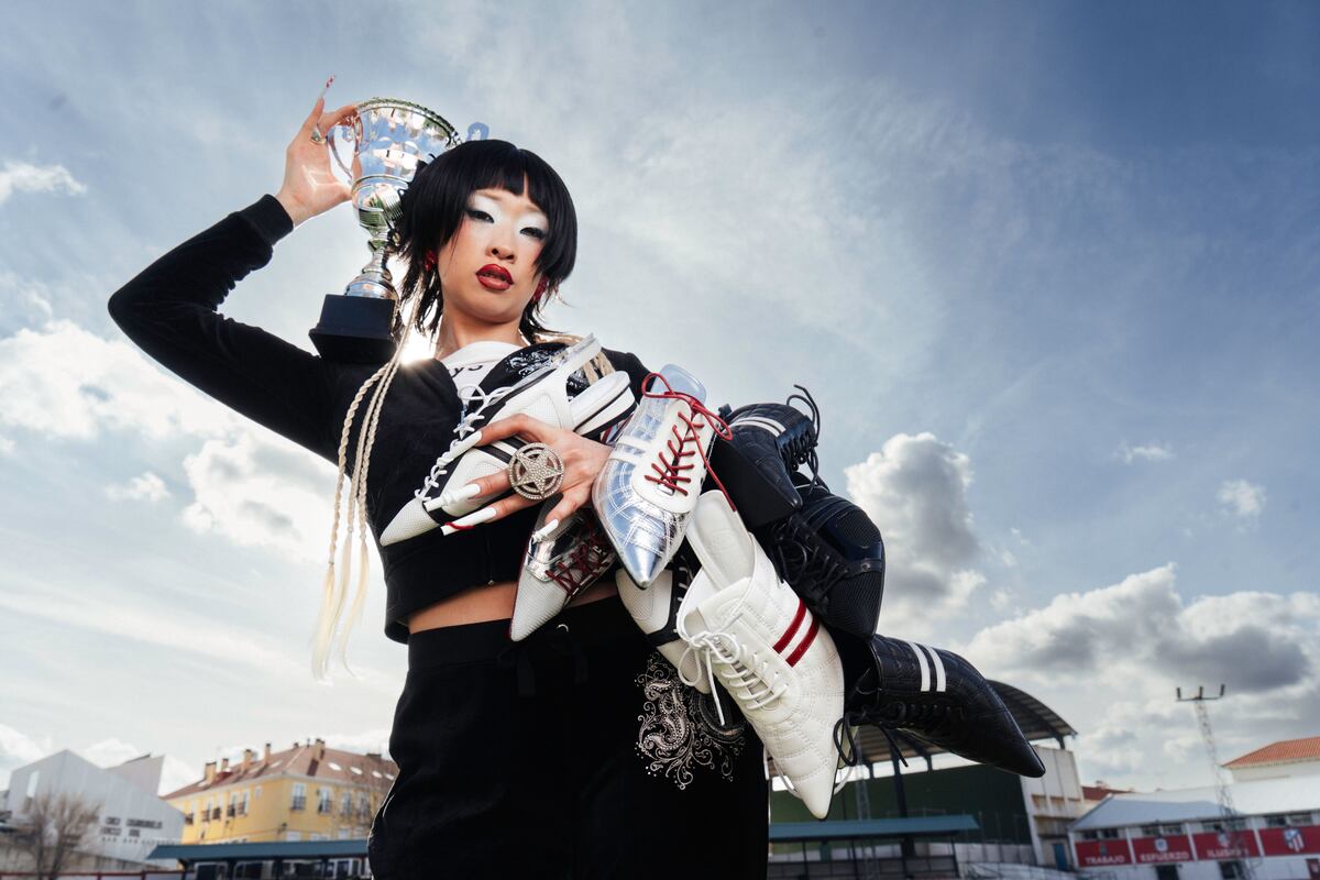 Tendencia: Cuando los tacos de fútbol pisan el asfalto