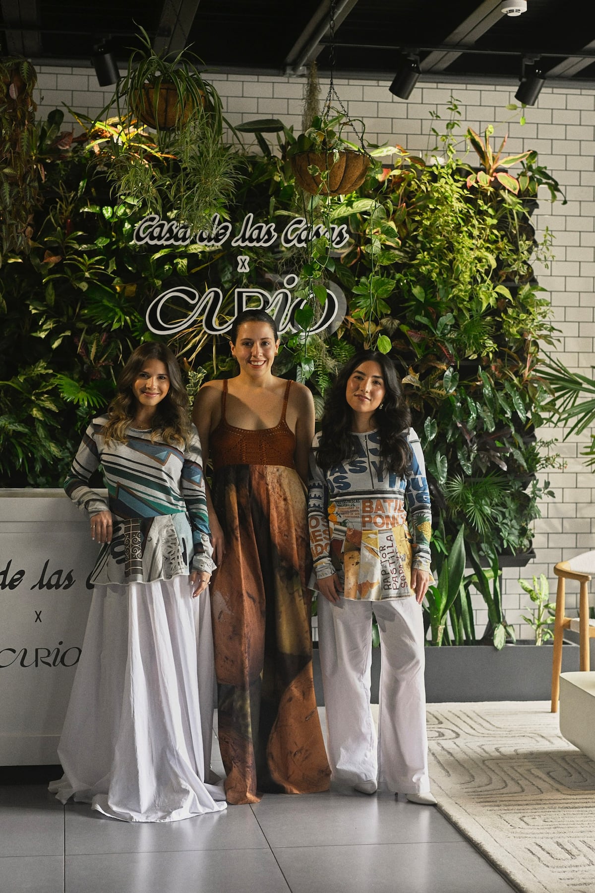 “Mira dónde vas”, la nueva colección de la marca panameña Curio y Casa de las Casas con prendas estampadas de la arquitectura y cotidianidad de Panamá