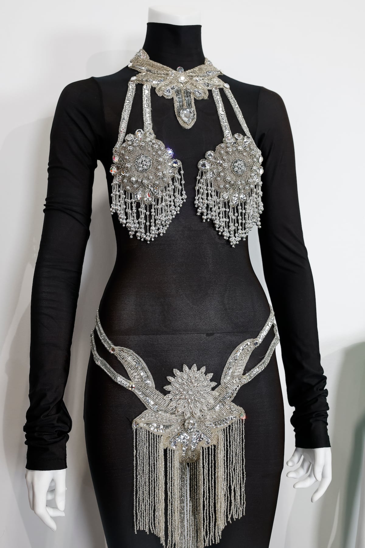 Un traje que Whitney Houston usó en un concierto es subastado por 22 mil 400 dólares