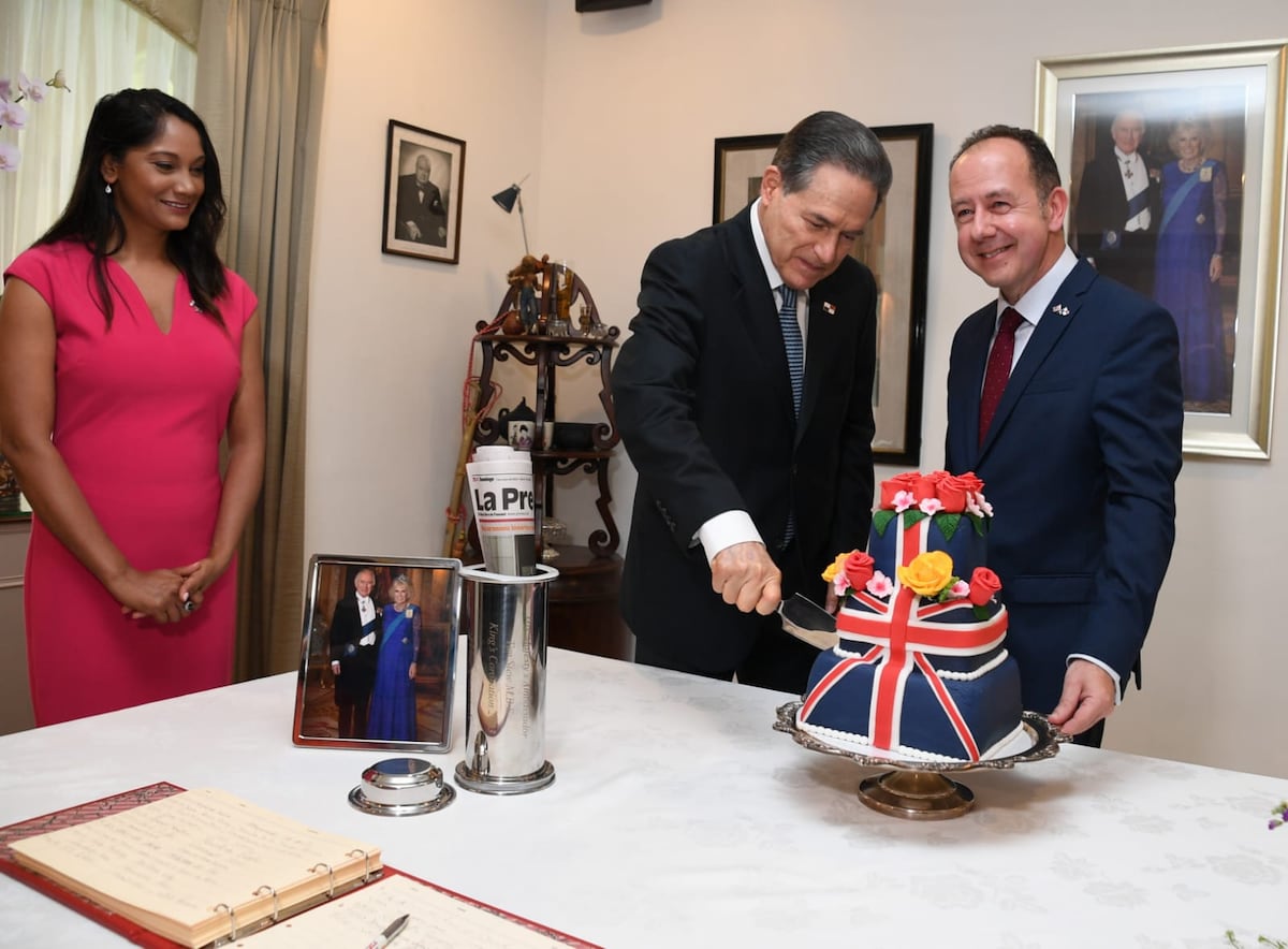 Un brindis en honor a los reyes Carlos III y Camila