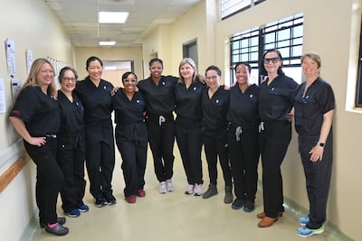 Mujeres ortopedas realizarán 70 reemplazos de rodilla gratuitos en Panamá