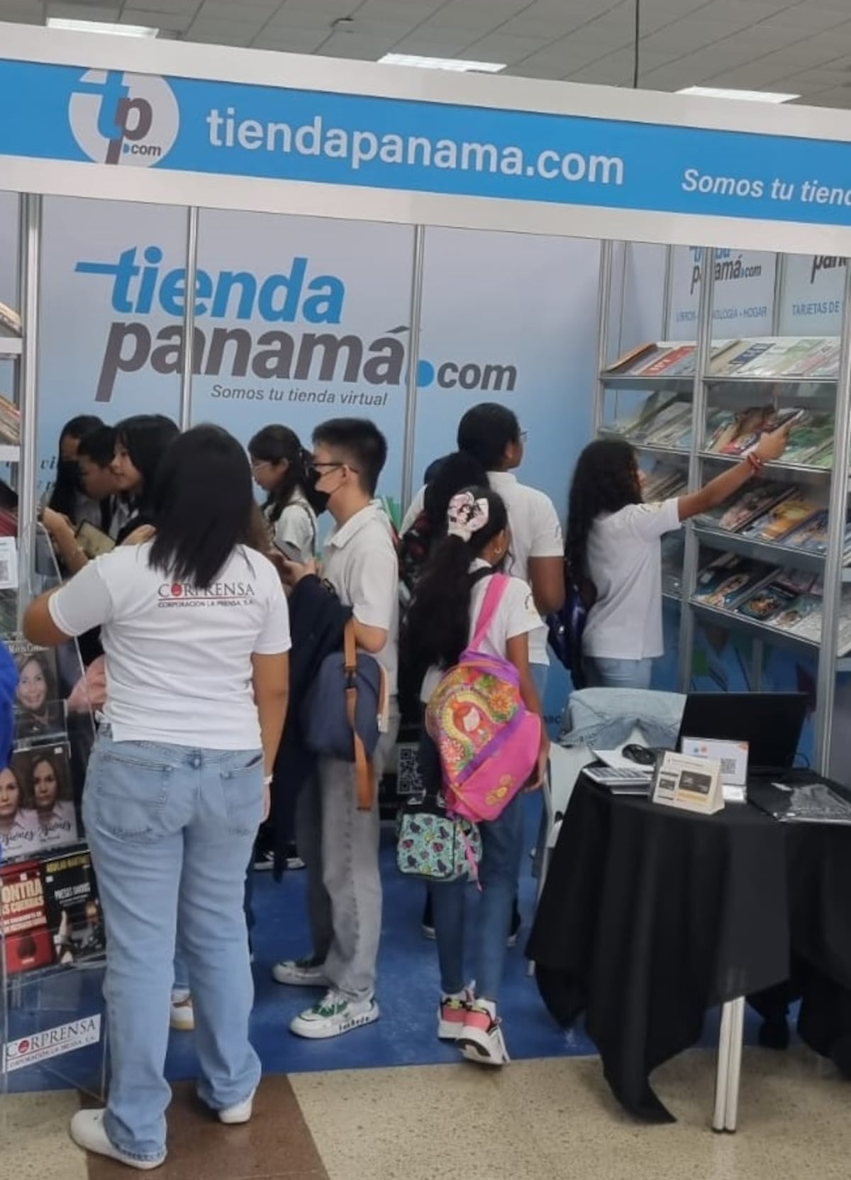El stand de Tiendapanama.com en la Feria Internacional del Libro Panamá 2023