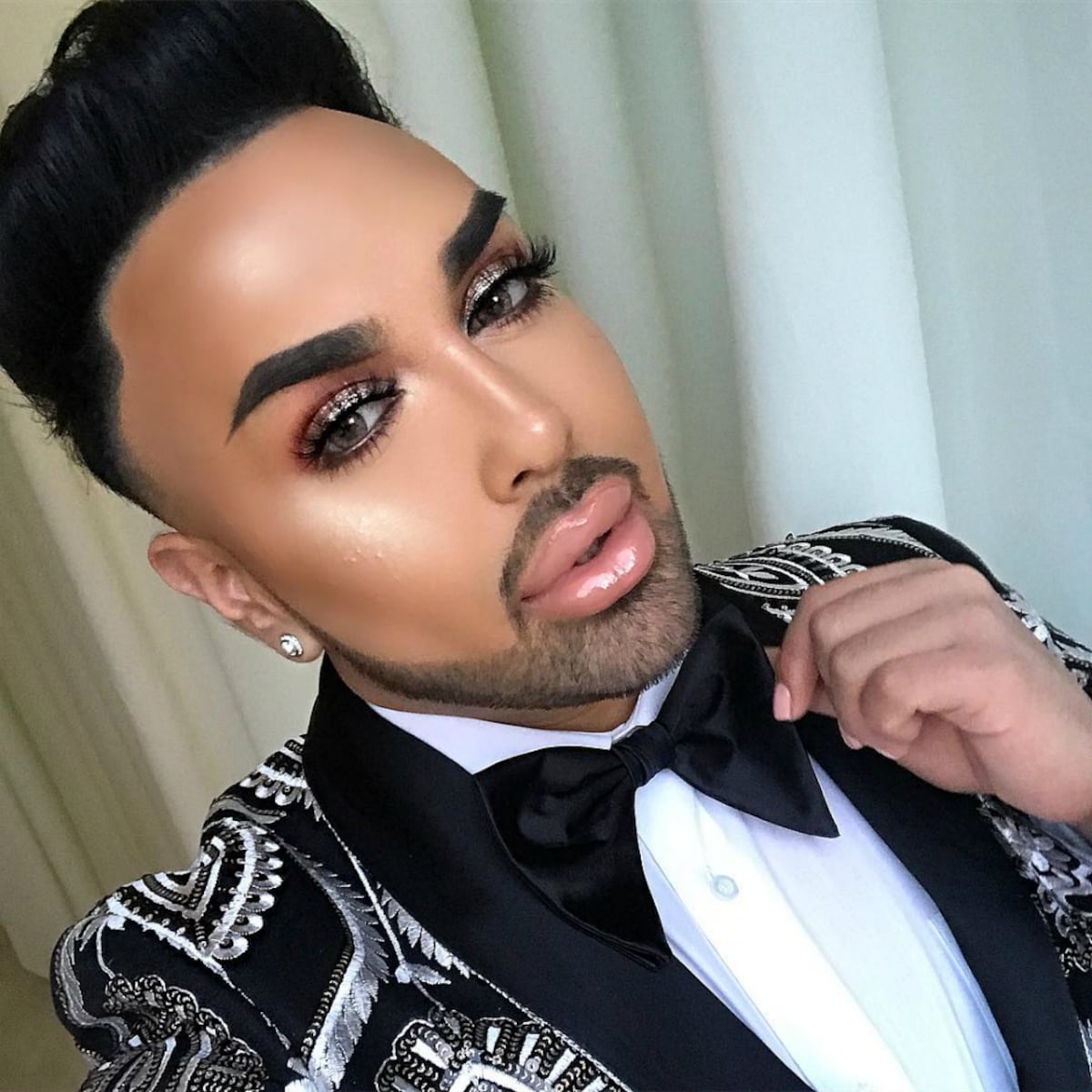 Cinco chicos expertos del maquillaje en redes sociales