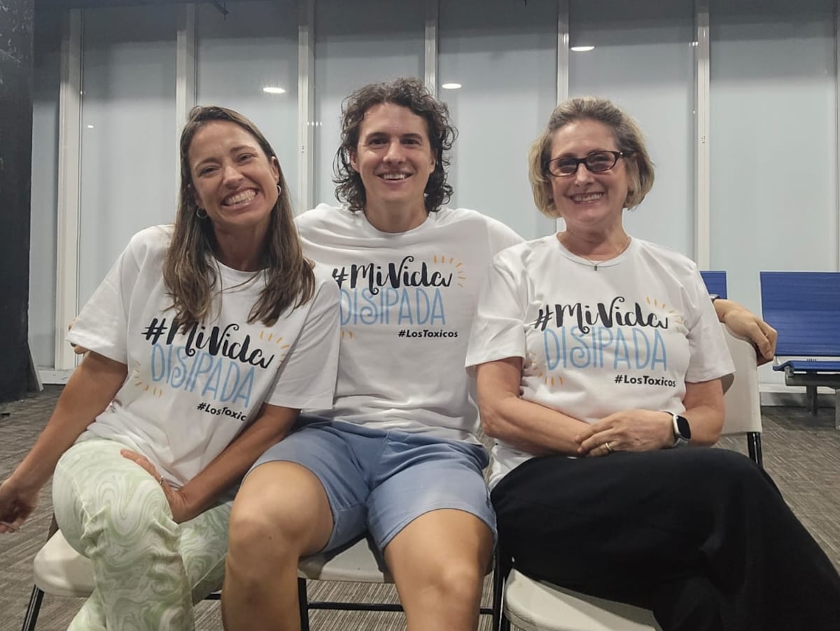 Mi vida disipada: ¿cuántos amigos se necesitan para inaugurar un club?