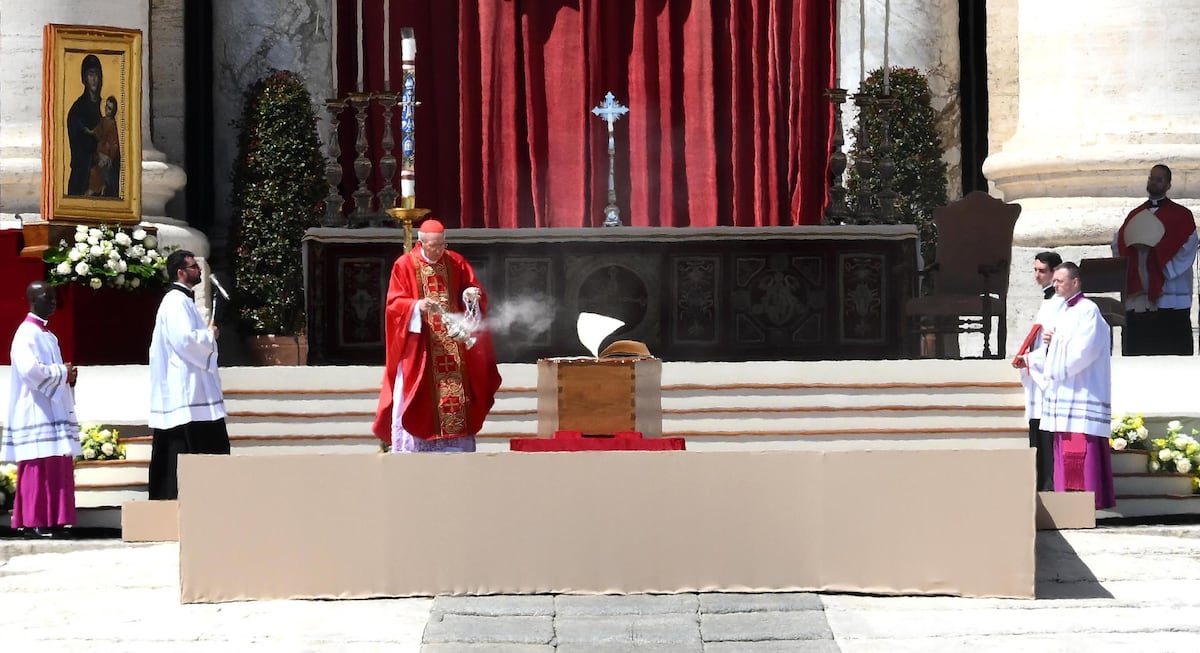 El funeral de Francisco, entre los poderosos y los últimos del mundo