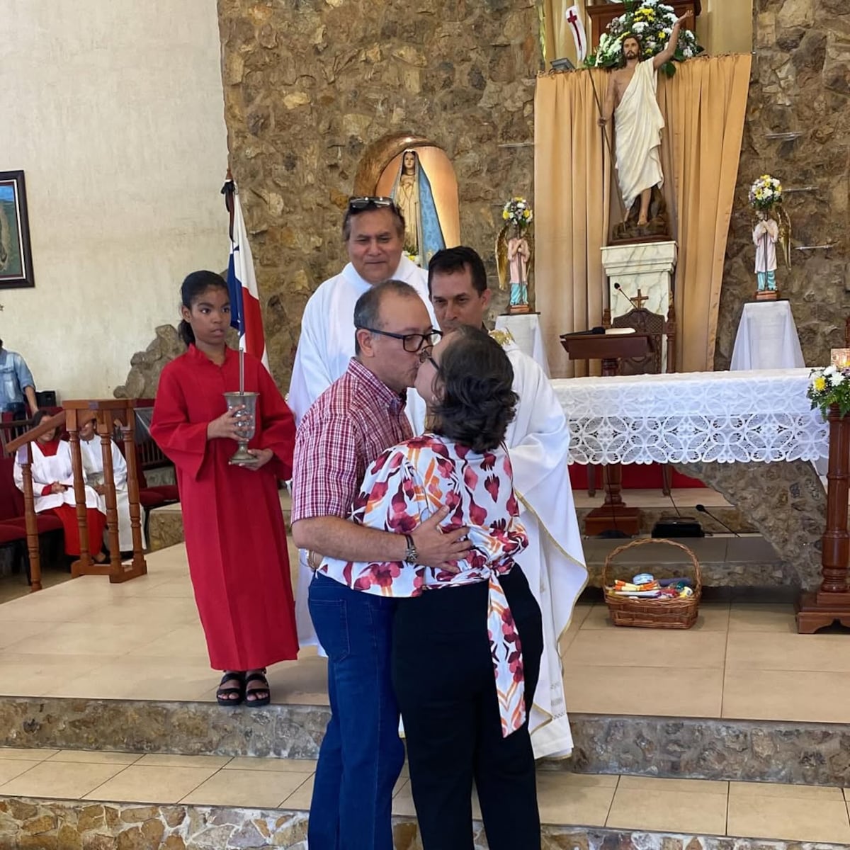 El ex diputado Juan Diego Vázquez celebra los 34 años de matrimonio de sus padres