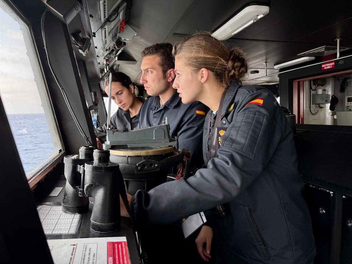 La princesa Leonor regresa al buque Elcano para su última etapa en España