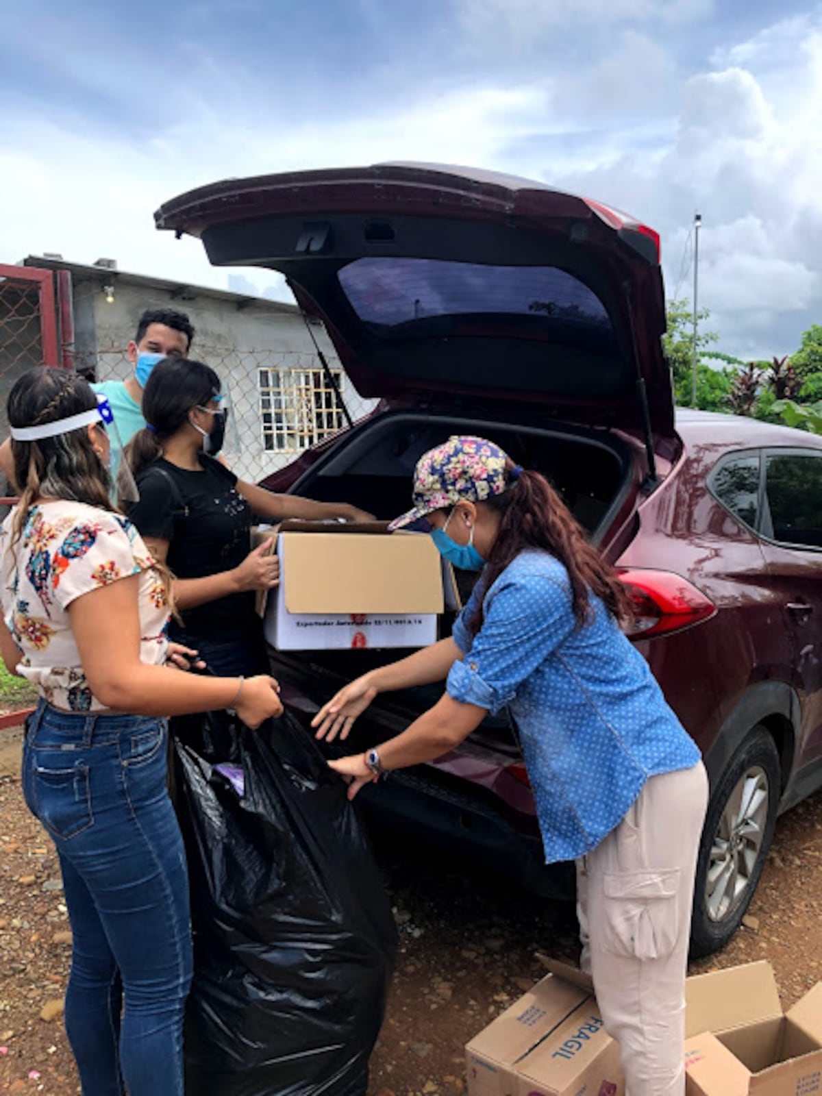 Recolectando toallas sanitarias para donar a todas y todes