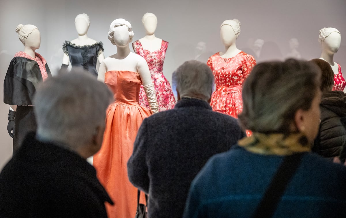 El Museo Balenciaga homenajea el trabajo de las mujeres que posibilitó la obra del maestro
